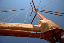 New mast on sailing yacht